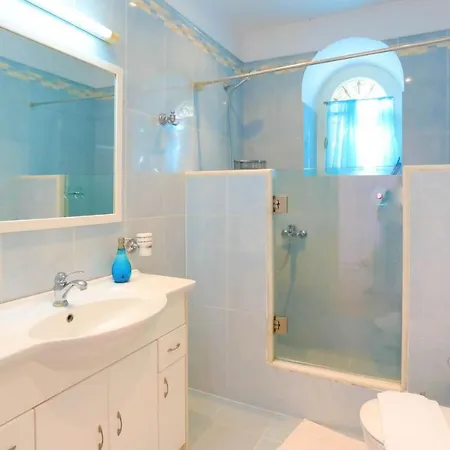 House On The Rocks Willa