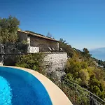 House On The Rocks *